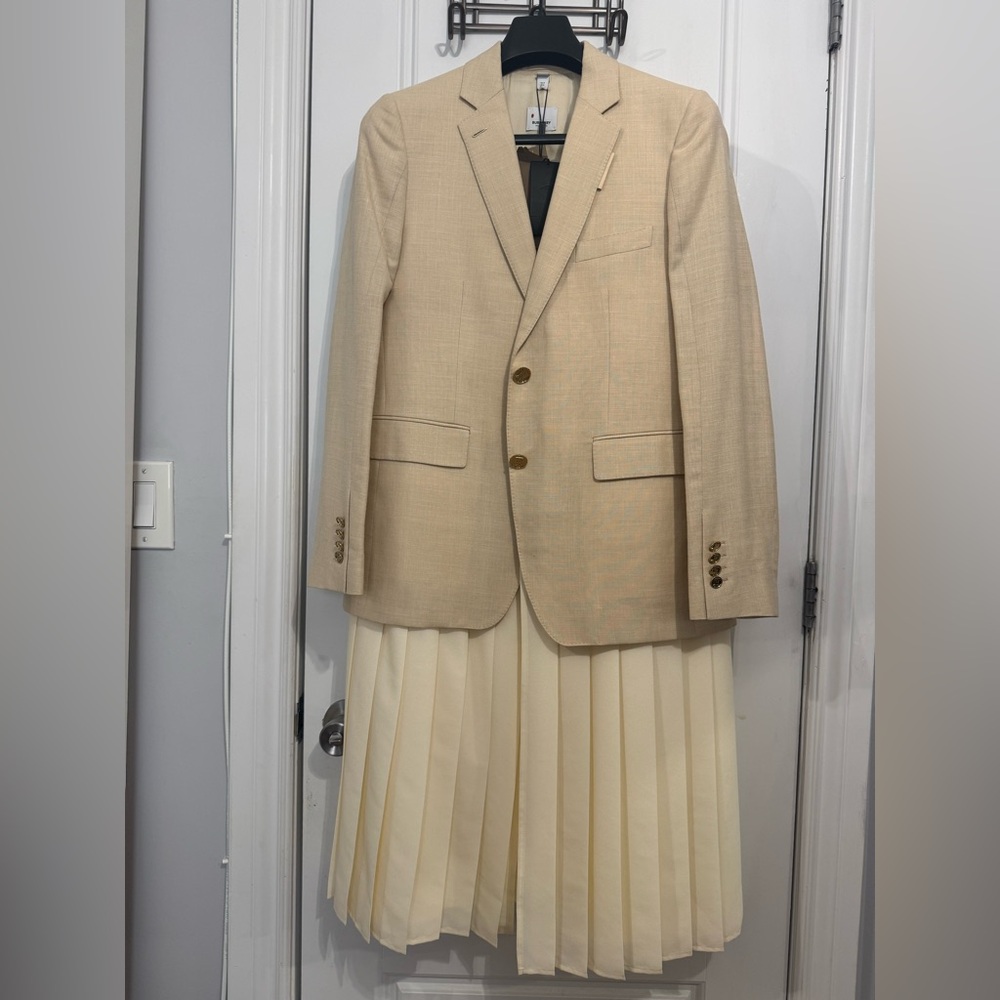 Burberry Ladies Pleated Panel Wool Silk Linen Tailored Jacket In Sesame
